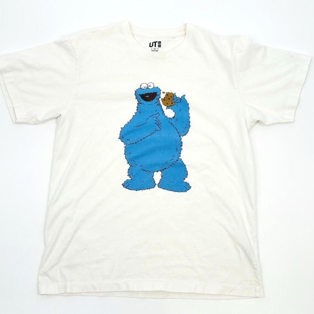 KAWS x Uniqlo Sesame Street Shirt Adult Small White Cookie Monster Tee UT Mens